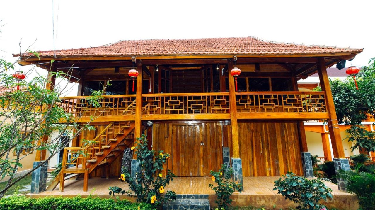 Nhà sàn tại Phoenic Mộc Châu Resort